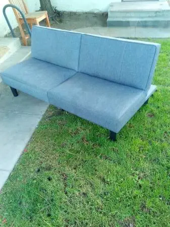 couch (Futon(like new)