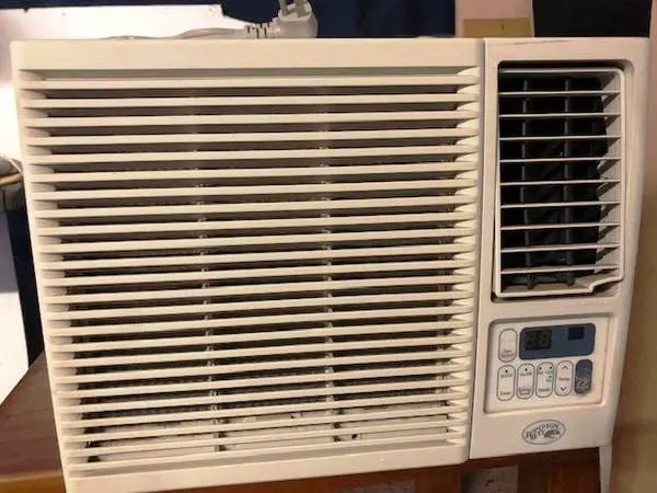 WINDOW AIR CONDITIONER WITH REMOTE