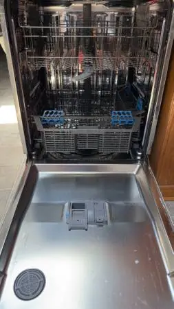GE Dishwasher White with Stainless tub wash chamber