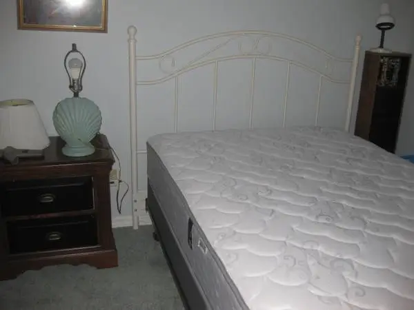 Full size Serta bed