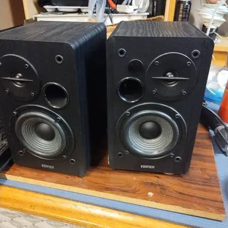 Edifer speakers