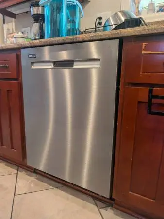 Maytag dishwasher 24 inch -100$