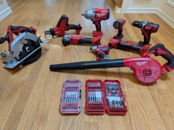 M18 18-Volt Lithium-Ion Cordless Combo Kit 6-Tool with 2-Batteries, Charger& Bag
