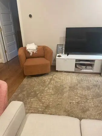 Free swivel chair