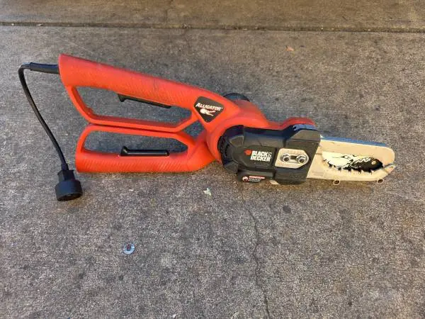 Black and Decker 6in. 4.5 AMP Corded Electric Alligator Garden Lopper