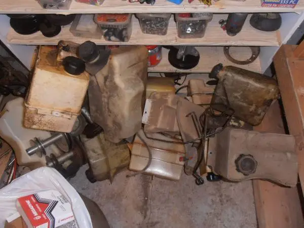 lawn tractor fuel tanks