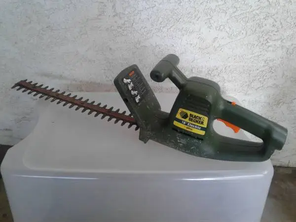 Hedge Trimmer | Black and Decker | 16 Blade