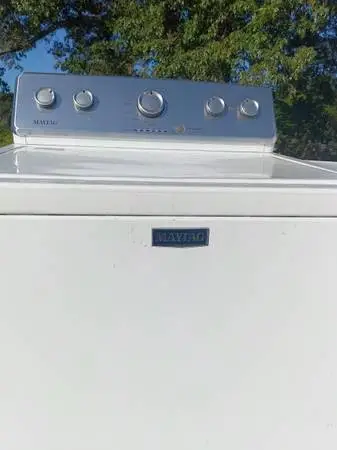 A MAYTAG WASHING MACHINE AND DRYER SET