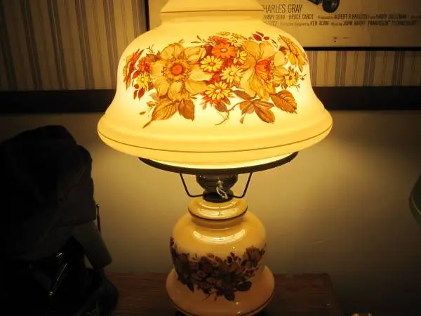 VINTAGE 1960s OR 70s GONE WITH THE WIND LAMP
