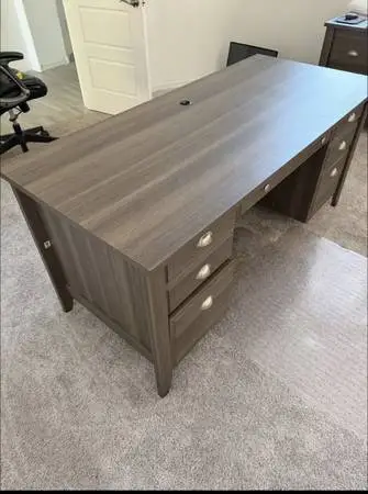 Office Desk w Filing Drawers