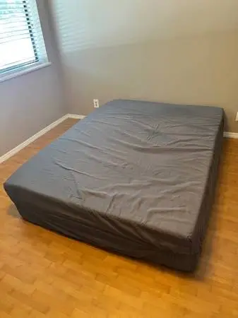 Queen Mattress w/4inch memory foam pad