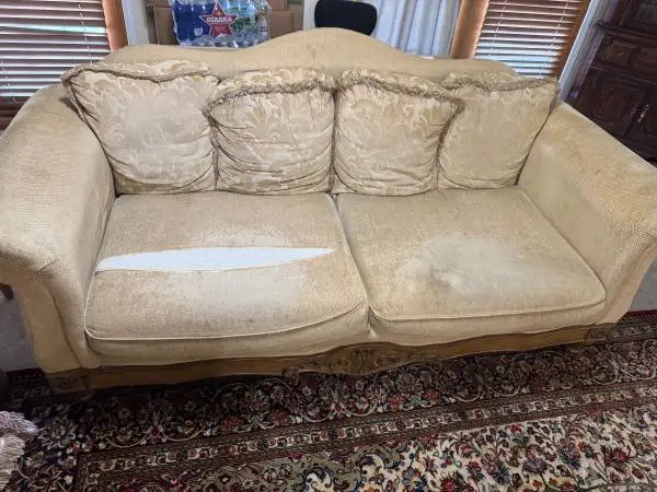 ‼️‼️ USED COUCH AND CHAIRS ‼️‼️