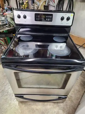 Frigidaire glass top range/oven *Delivery available