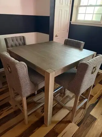 High top with 4 stools