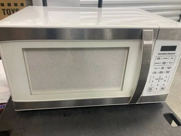 Microwave, white, 1500 W, 1.2ft.³, turntable, digital, like new.