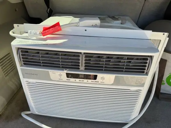 8000 BTU Frigidaire Window Air Conditioner AC Unit (10 yrs old)