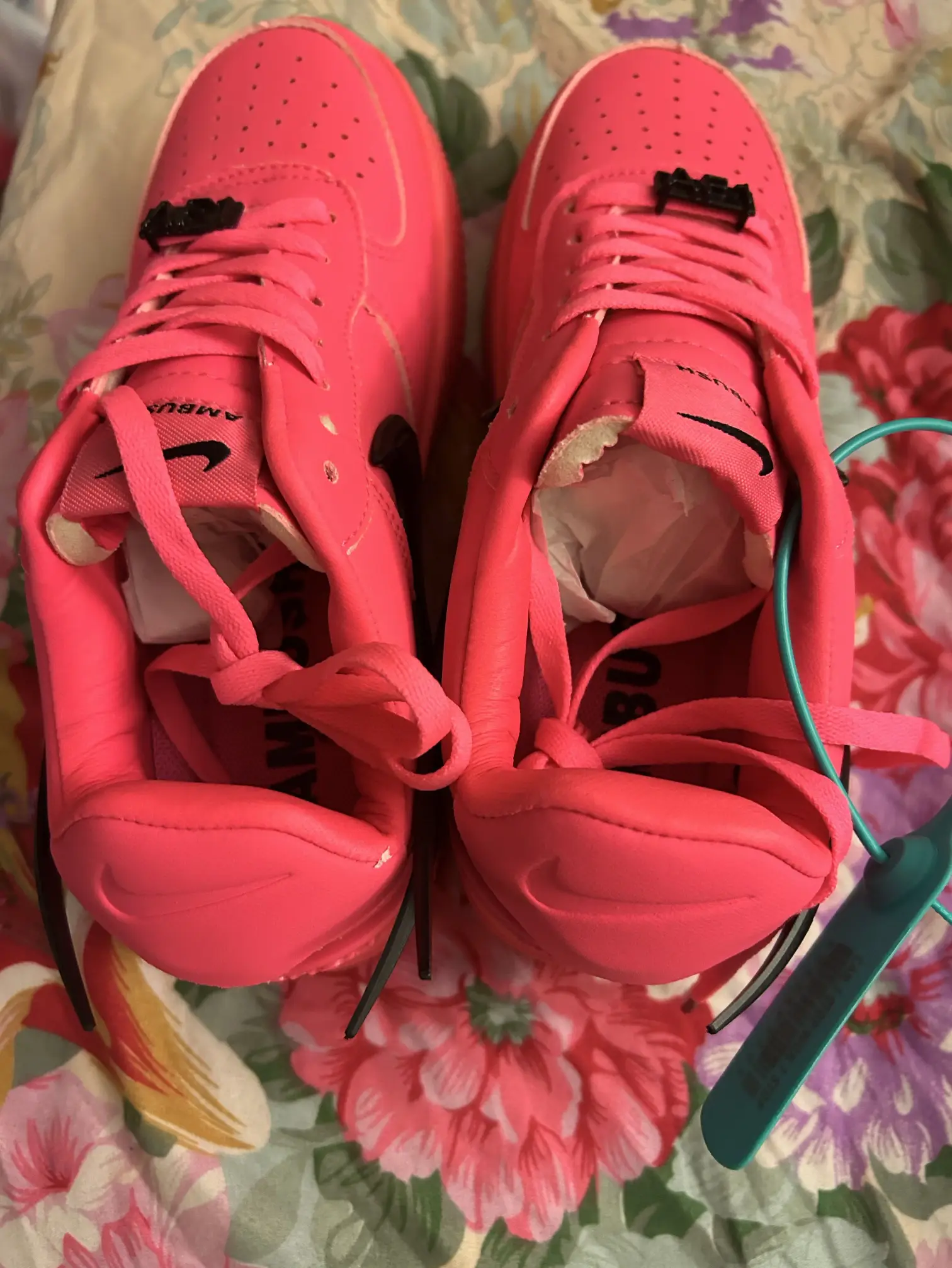 NIKE