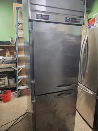 Beverage air 24 cubic feet commercial stainless freezer/refrigerator