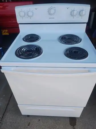Amana range like new
