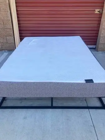 Mattress,queen,mem foam,rem cov,very comf,help dlvr.