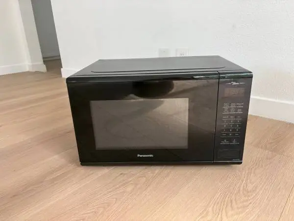 1100W Panasonic Microwave