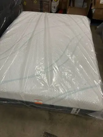 New Queen Tempurpedic PROADAPT Medium Hybrid Mattress