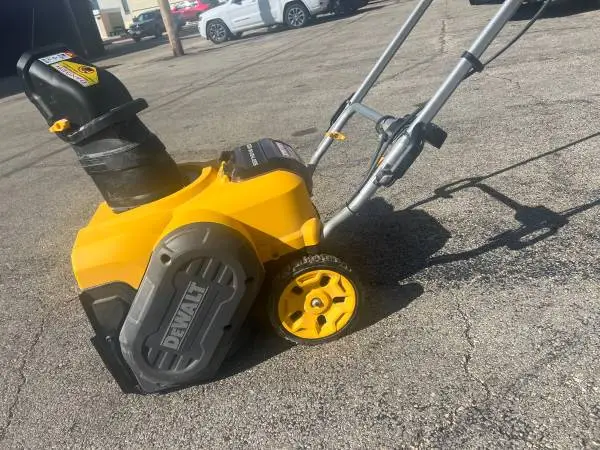 Dewalt DCSNP2142 60V Battery Powered Snow Thrower