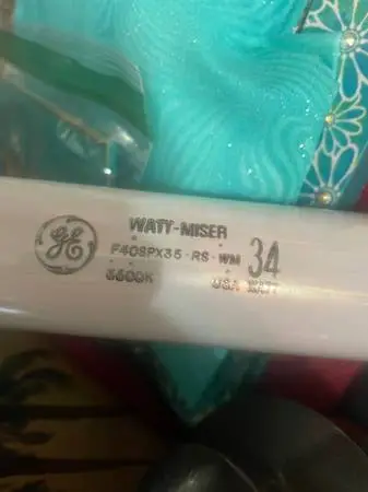 (4) 34 Watt General Electric 4 Foot Fluorescent Tube Lighting