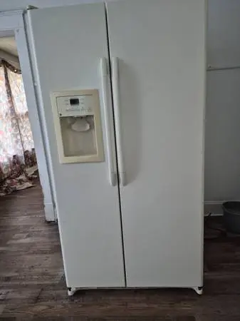 GE Refrigerator side by side