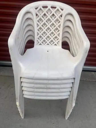 Chairs,6 white plastic patio,stackable,sld each,can separate,hlp dlvr