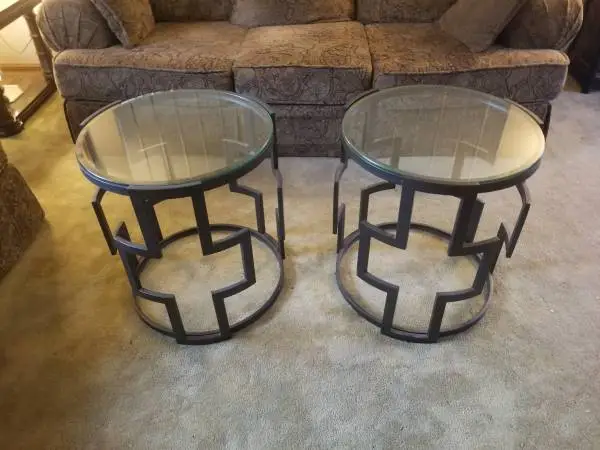 Pair of Modern End Tables / Night Stands