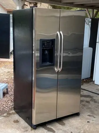 GE STAINLESS STEEL REFRIGERATOR SIDE BY SIDE