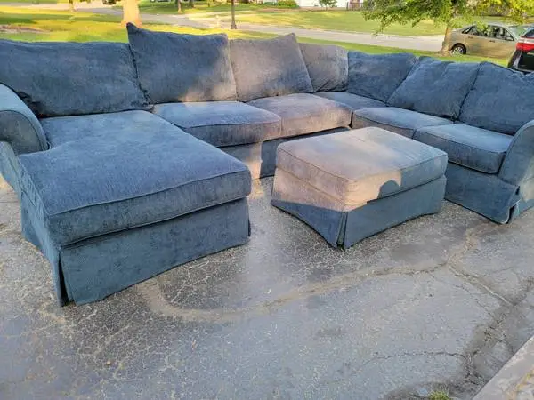 ❤️Freshly cleaned sectional with ottoman❤️
