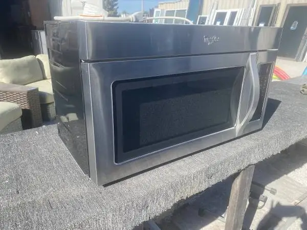 SS Whirlpool Microwave Oven 1.9 Cu Ft Model #WMH32L19AS Used