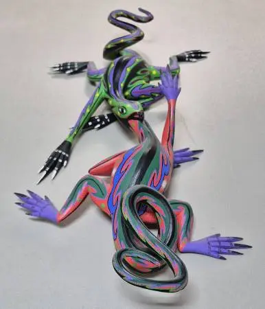HAND PAINTED WOOD CARVING. Authentic Alebrije, 2 Lizards, disagreement
