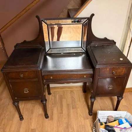 Antique vanity with mirror