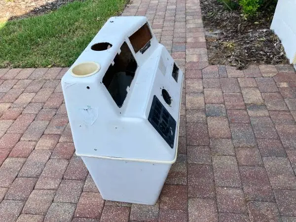 Center Console fiberglass of 1998 deck boat