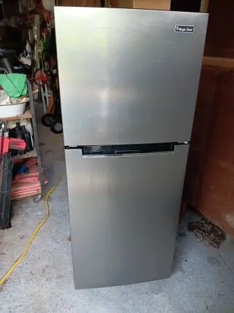 10 cu ft Magic Chef Refrigerator