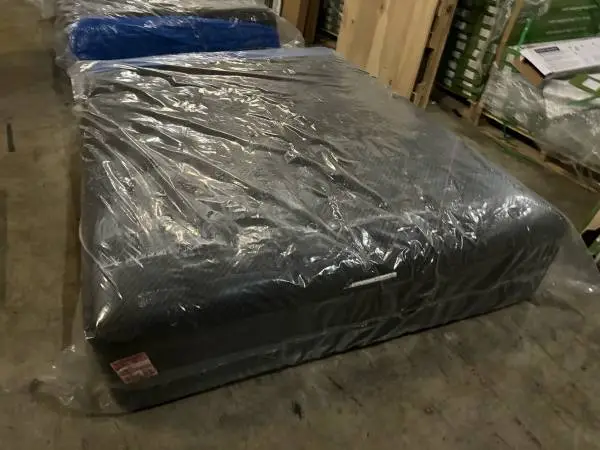 New Queen Simmons Beautyrest BLACK C-Class Firm Mattress