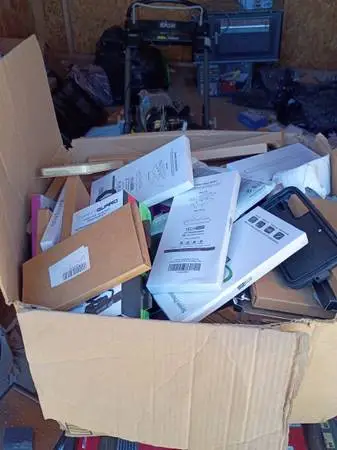 Wholesale box of new cell phone cases and screen