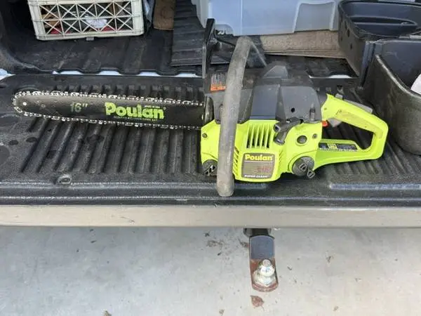 Poulan 16 chainsaw