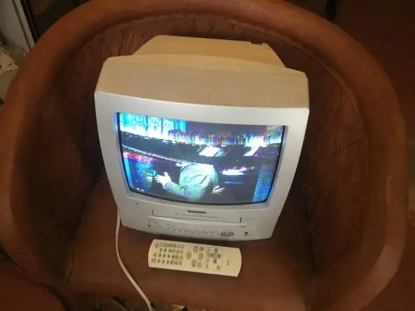 Toshiba VHS VCR/TV Monitor Combo MV13N2W, needs repair, with remote
