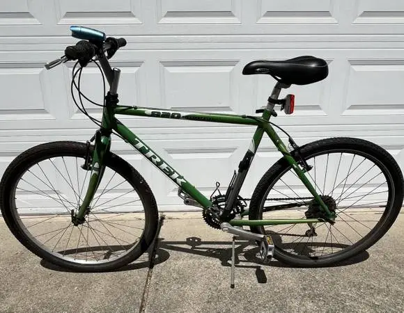 TREK 820