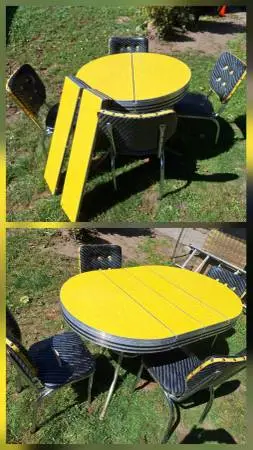 1950s Retro Table with 4 Chairs