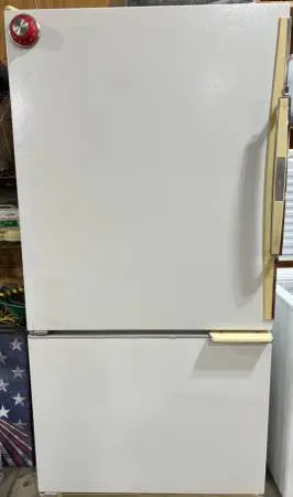 Amana Full Size Refrigerator/Freezer