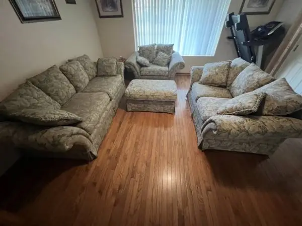 Matching Living Room Set! Sofa, love seat, chair & ottoman