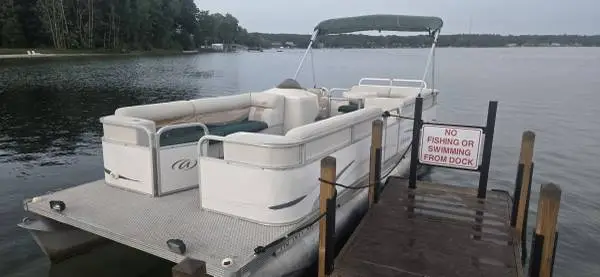 2007 22ft manitou pontoon