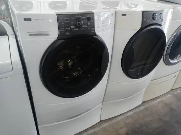 ★Kenmore Elite HE4 front load washer and dryer set on pedestals