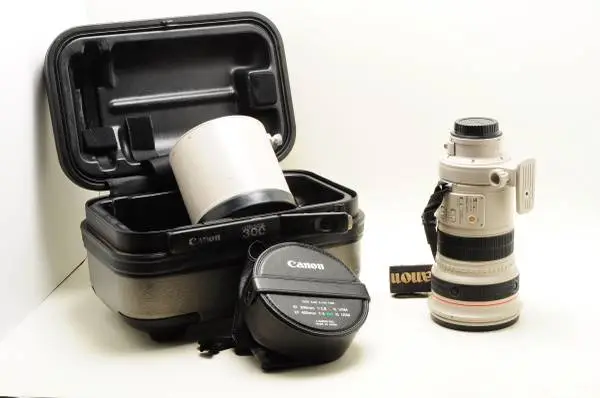 CANON EF 300MM F2.8L IS USM WITH CASE....WOW SHARP!