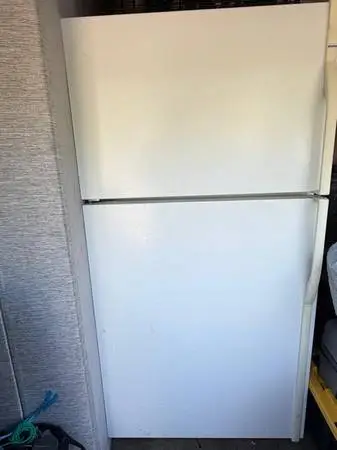 Kenmore Top Freezer Regrigerator
